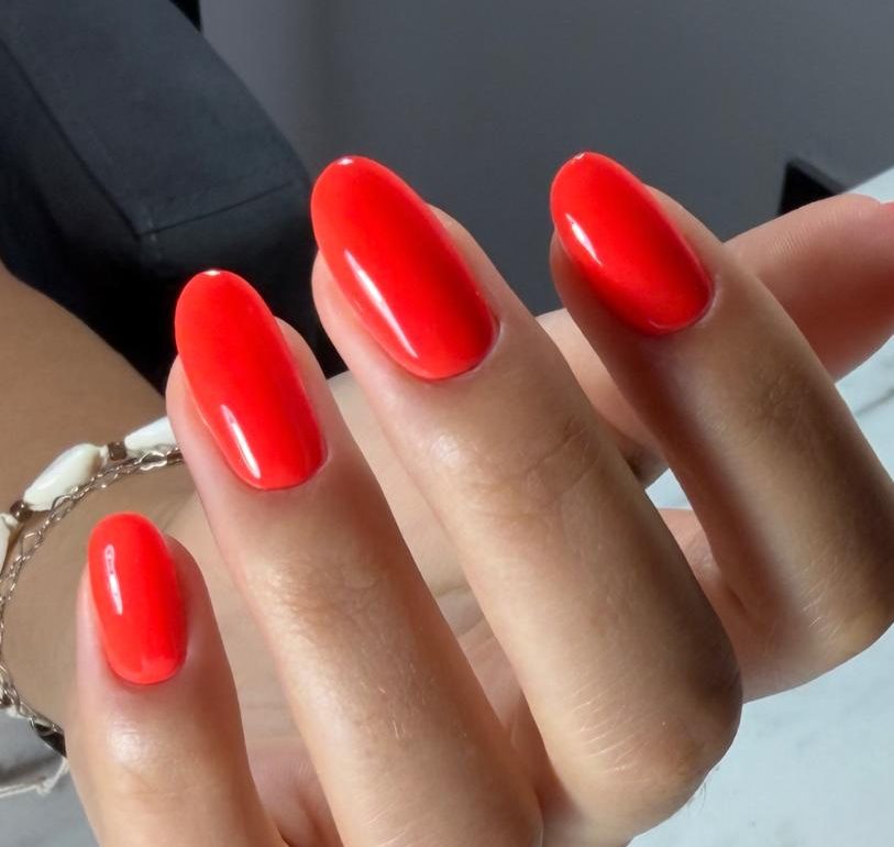 Neon mercan kırmızısı manikür - Nail Islands Kuşadası