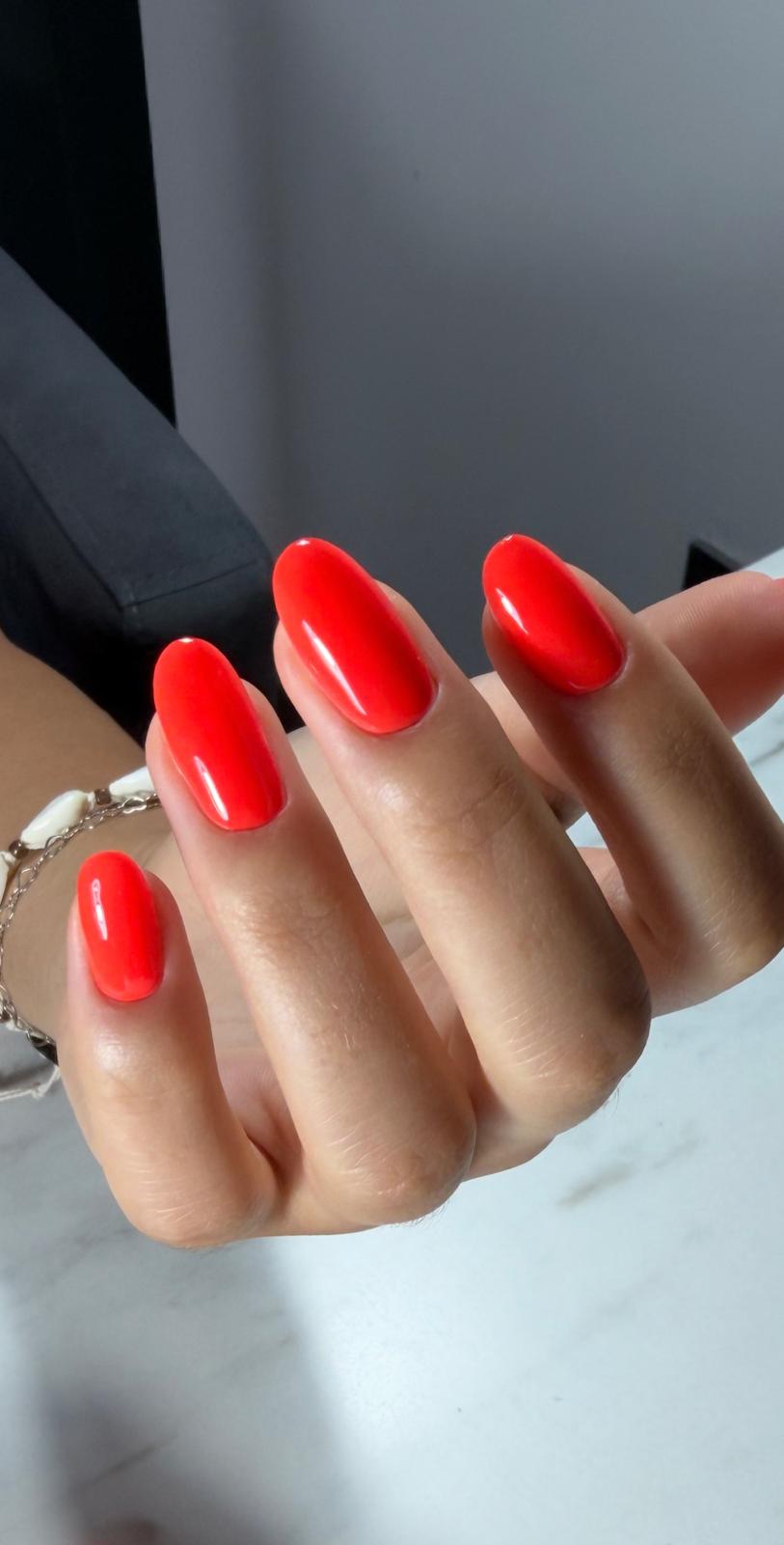 Neon mercan kırmızısı manikür - Nail Islands Kuşadası