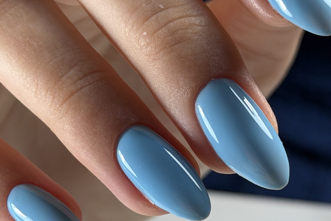 Denim mavi, sisli tonlu badem manikür - Nail Islands Kuşadası