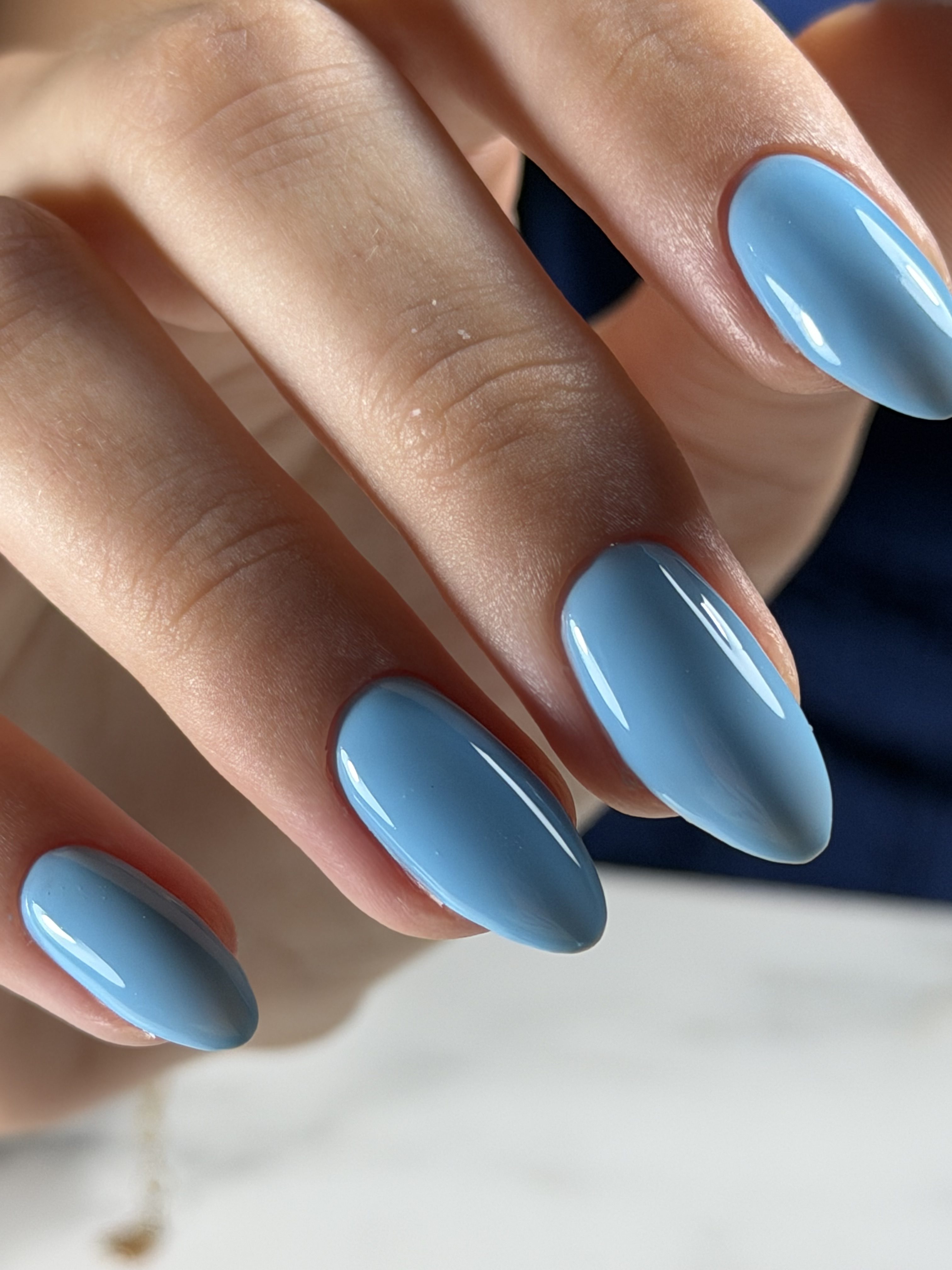 Denim mavi, sisli tonlu badem manikür - Nail Islands Kuşadası